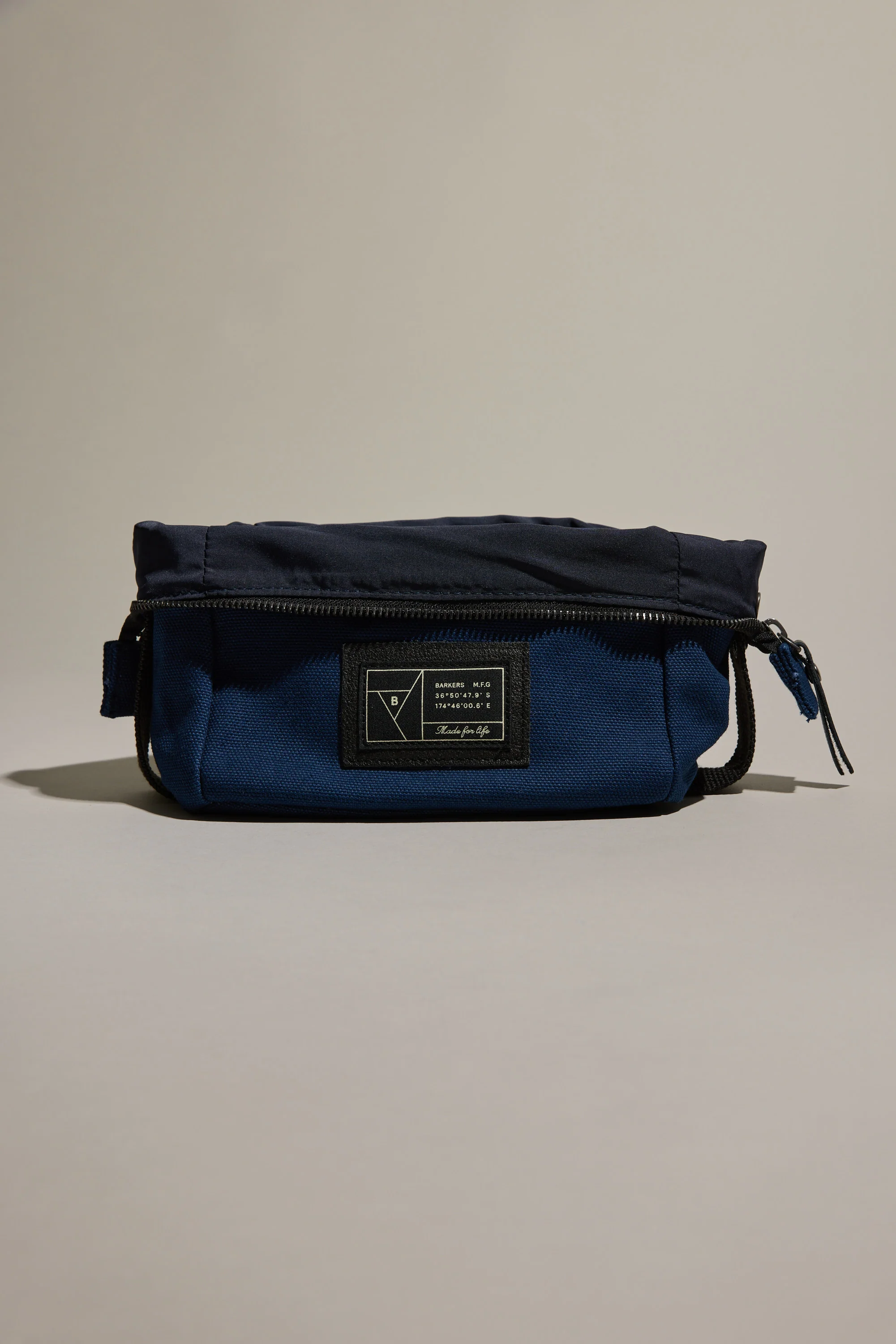 Barkers Canvas Toiletry Bag - Image 2