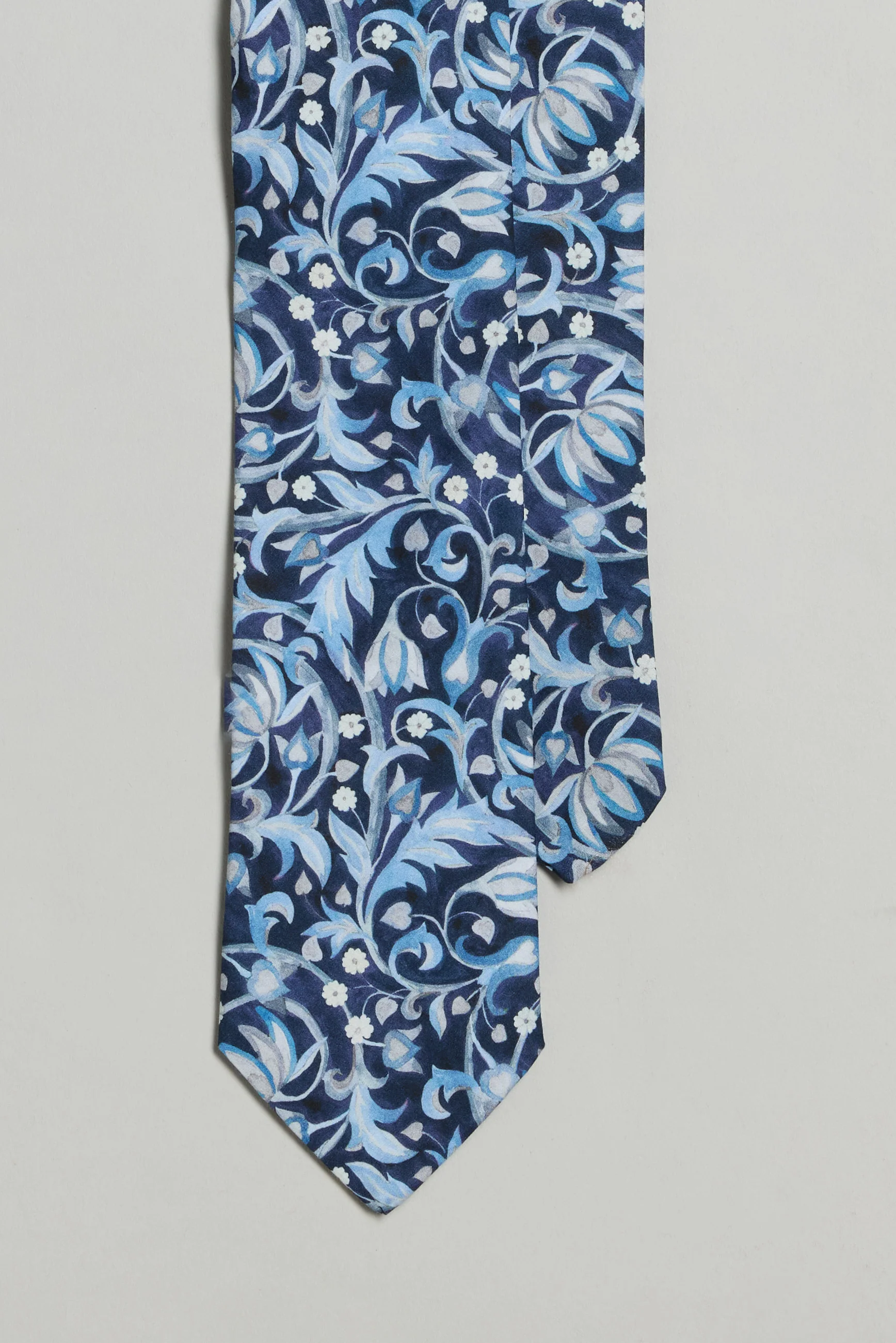 Liberty Garden Room Tie