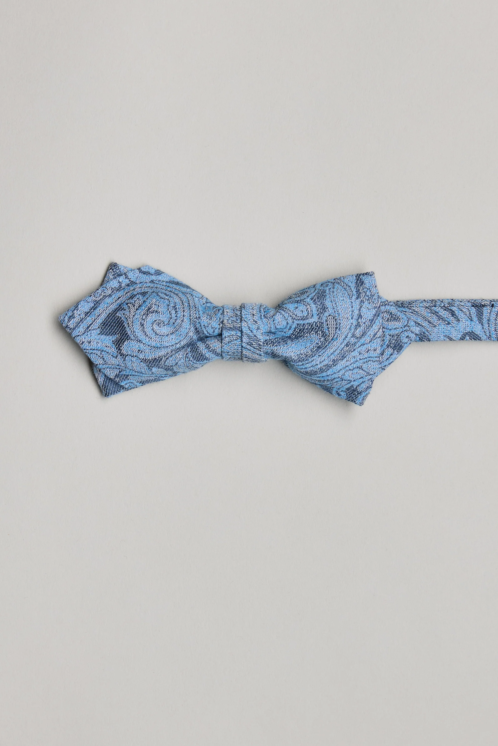Parisian Lincoln Bow Tie